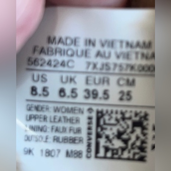 Converse Women’s Chuck Taylor Genuine Leather Hi-Top Sneaker - Picture 7 of 7